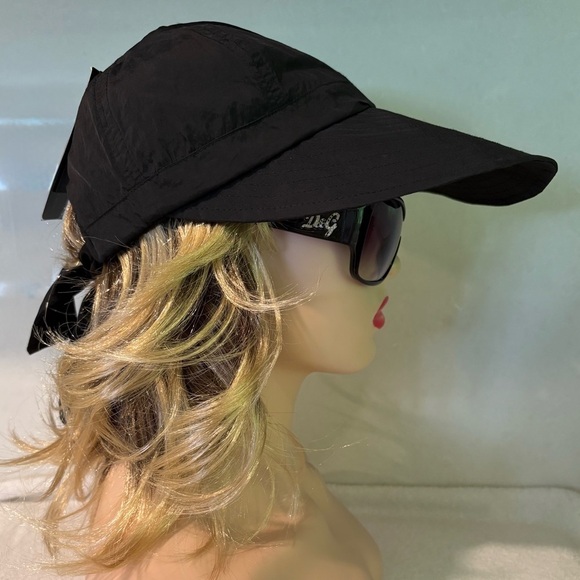 Steve Madden Black Satin Lined Ponytail Cap
Adjustable Tie Back NWT - Picture 1 of 12